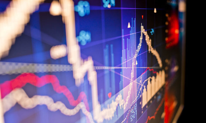 Macro Risks and the Term Structure of Interest Rates